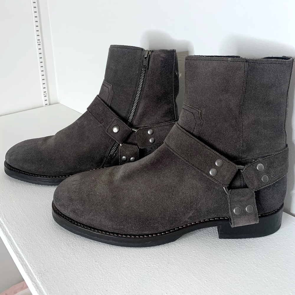 NEVER BEEN WORN FRYE “Chelsea’  BOOTS!